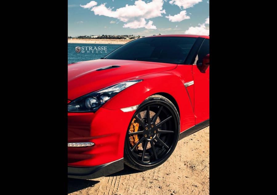  Nissan GT-R on Strasse Wheels 2014 года  (фото 9 из 12)